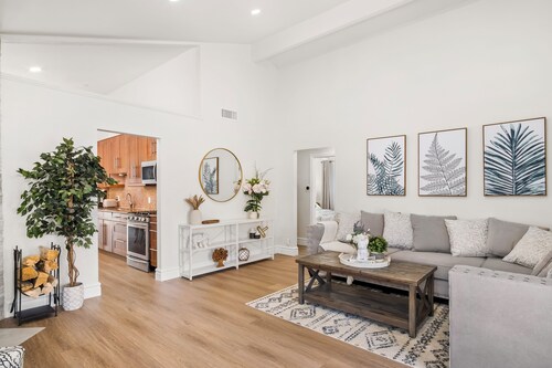 Stunning 4-bedroom home with large backyard in OC