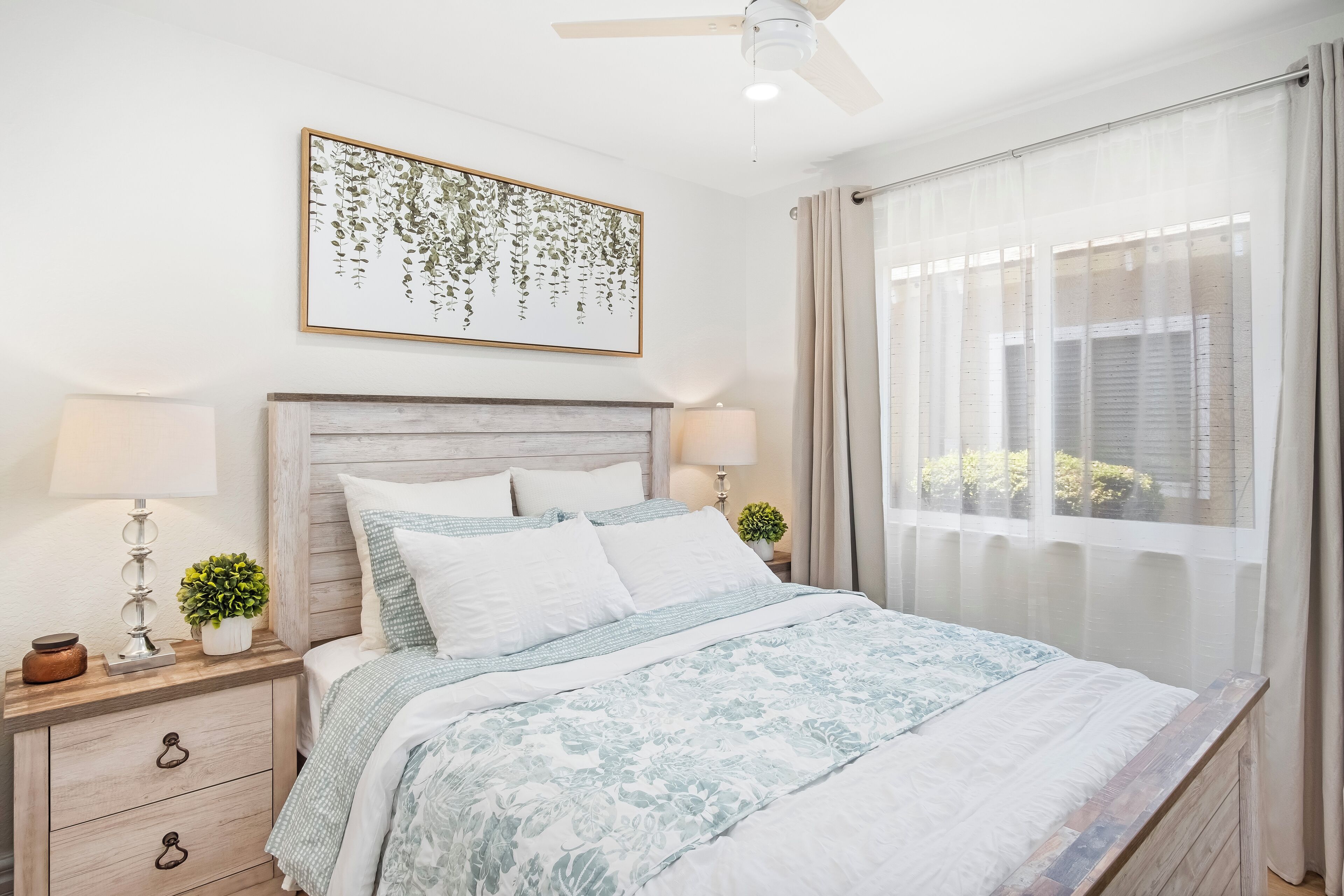 4 bedrooms, desk, iron/ironing board, travel cot