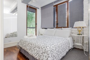 2 slaapkamers, een strijkplank/strijkijzer, gratis wifi, beddengoed