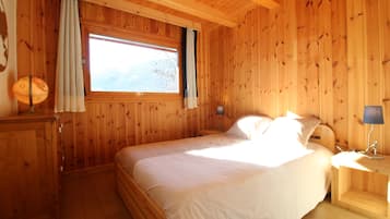3 bedrooms, free WiFi, bed sheets