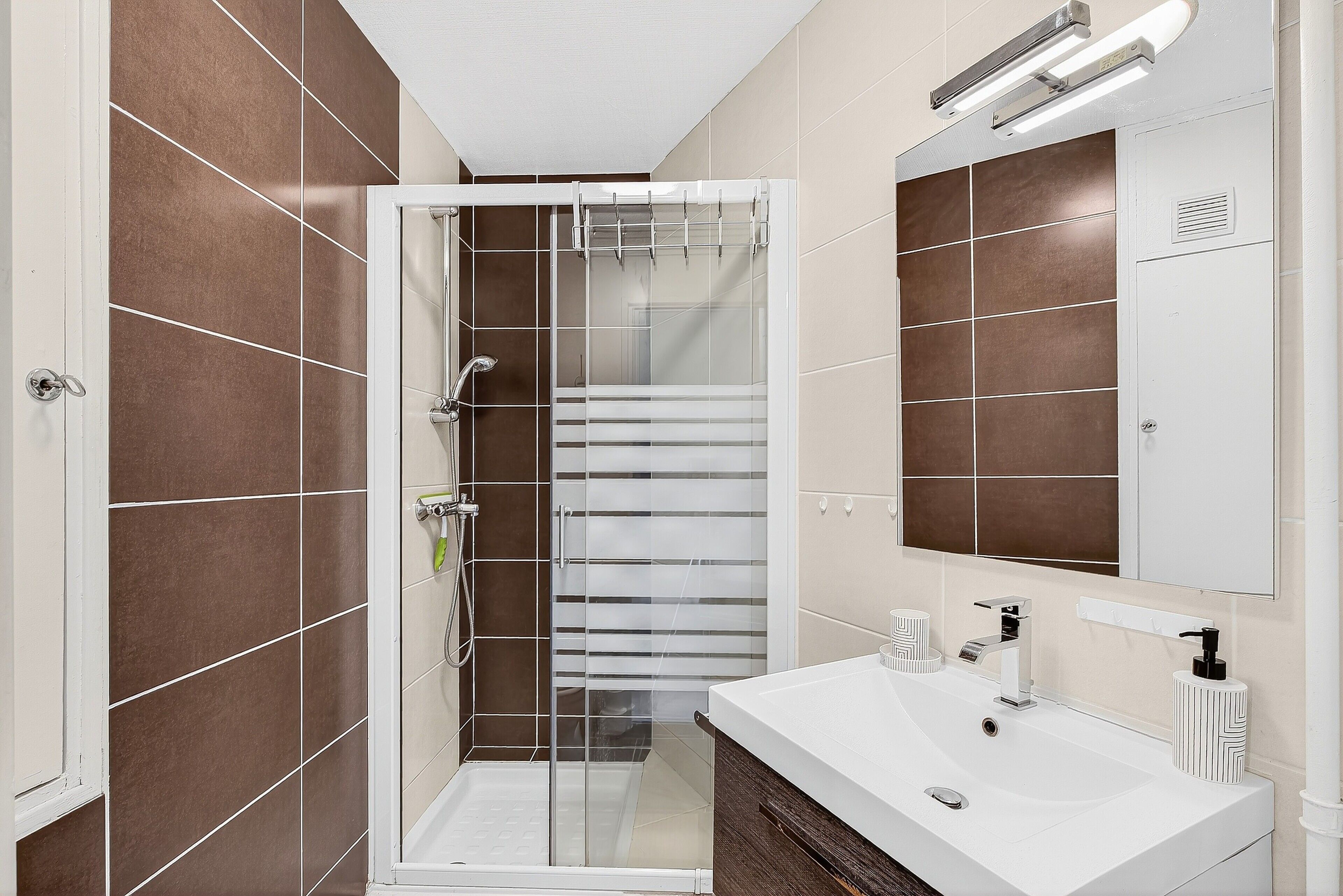 Een douche, een haardroger