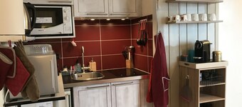 Apartment 'Chaleureux Logement - 4 Couchages' with Private Terrace and Wi-Fi
