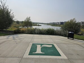 Property grounds - Stay in Style - Guest Suite - 2bedroom/2bath in Windermere Community (Edmonton)