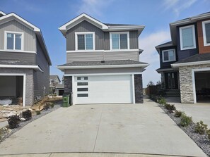 Exterior - Stay in Style - Guest Suite - 2bedroom/2bath in Windermere Community  (Edmonton)