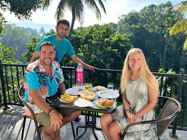 Outdoor dining - Nearest place to Royal Garden  (Peradeniya)