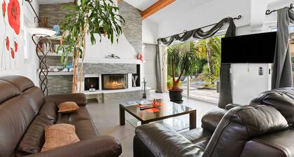 Au soleil d'azur with Private Pool, Wi-Fi and Air Conditioning