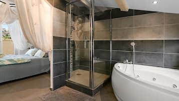 Baignoire, serviettes fournies