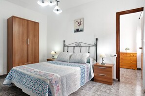 2 bedrooms, iron/ironing board, bed sheets