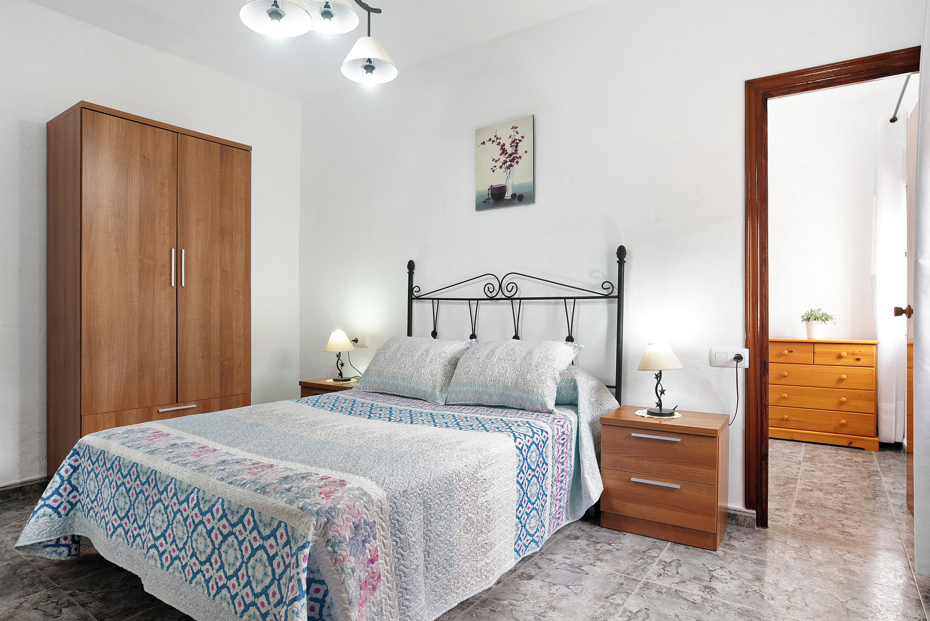 2 slaapkamers, een strijkplank/strijkijzer, beddengoed