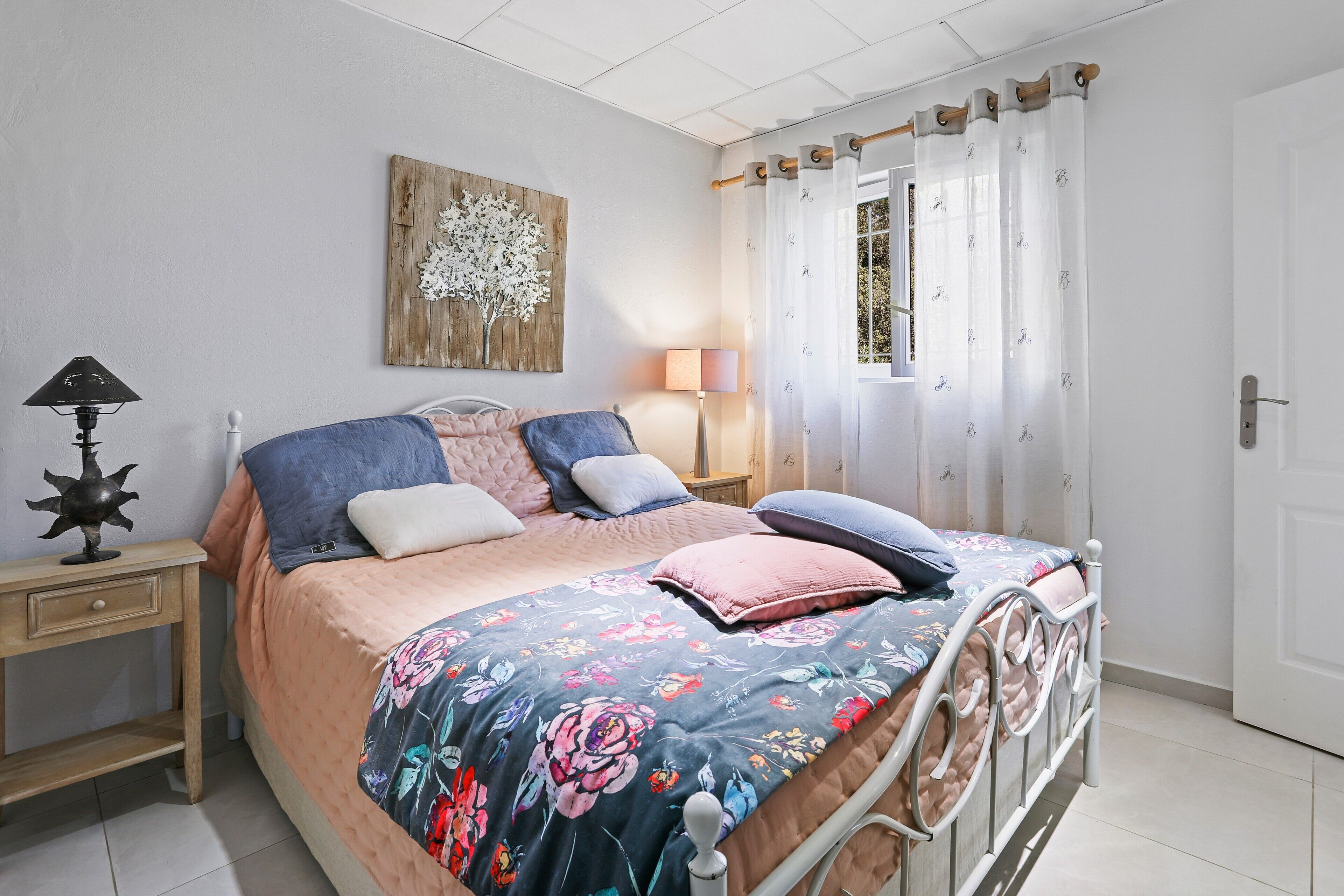 1 chambre, fer et planche à repasser, Wi-Fi gratuit, draps fournis