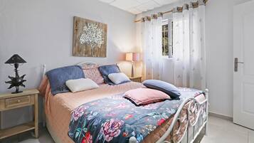 1 chambre, fer et planche à repasser, Wi-Fi gratuit, draps fournis