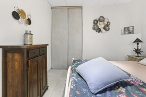 1 bedroom, iron/ironing board, free WiFi, bed sheets