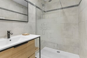 Doccia, asciugacapelli, asciugamani