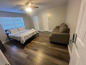 3 chambres, fer et planche à repasser, Wi-Fi gratuit, draps fournis