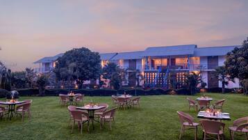 Vista frontal de la propiedad