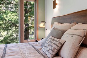 3 makuuhuonetta, työpöytä, silitysrauta/-lauta, Wi-Fi