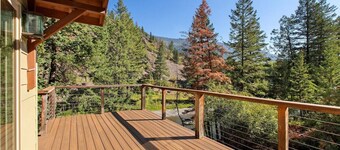 * * *Waters Edge Lodge* * **************