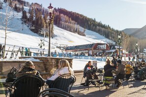 Outdoor dining - Falcon Lodge - Ski in/ski out Beaver Creek (Beaver Creek)