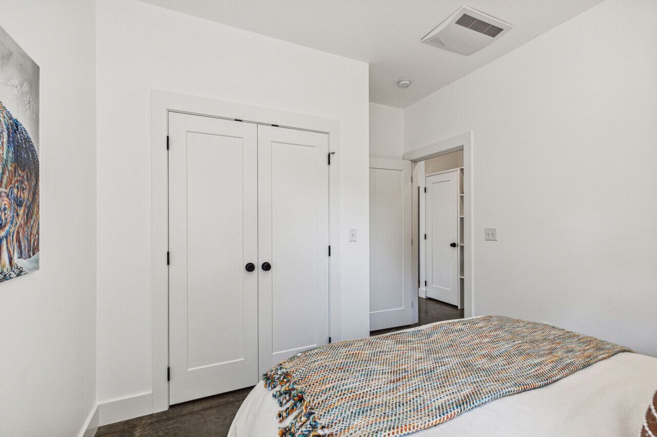 1 bedroom, desk, iron/ironing board, travel cot