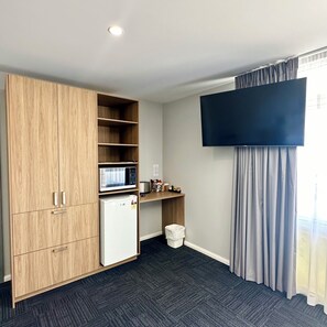 Superior Twin Room, Mobility Accessible | Living area