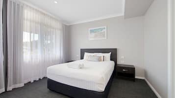 Colchones con pillow-top, minibar y cortinas blackout