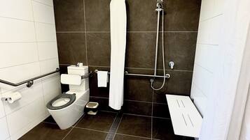 Superior Twin Room, Mobility Accessible | Bathroom