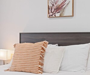 Pillow-top beds, minibar, blackout curtains, iron/ironing board - Hive Hotel  (Moruya)