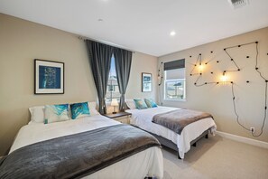 4 室のベッドルーム、セーフティボックス (室内)、アイロン / アイロン台、WiFi (無料)