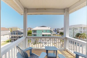 Property grounds - Anchor Down - Ocean & Canal Views, Near Beach Access, CB Pier, Freeman Park, Outdoor Space, Grill (Carolina Beach)