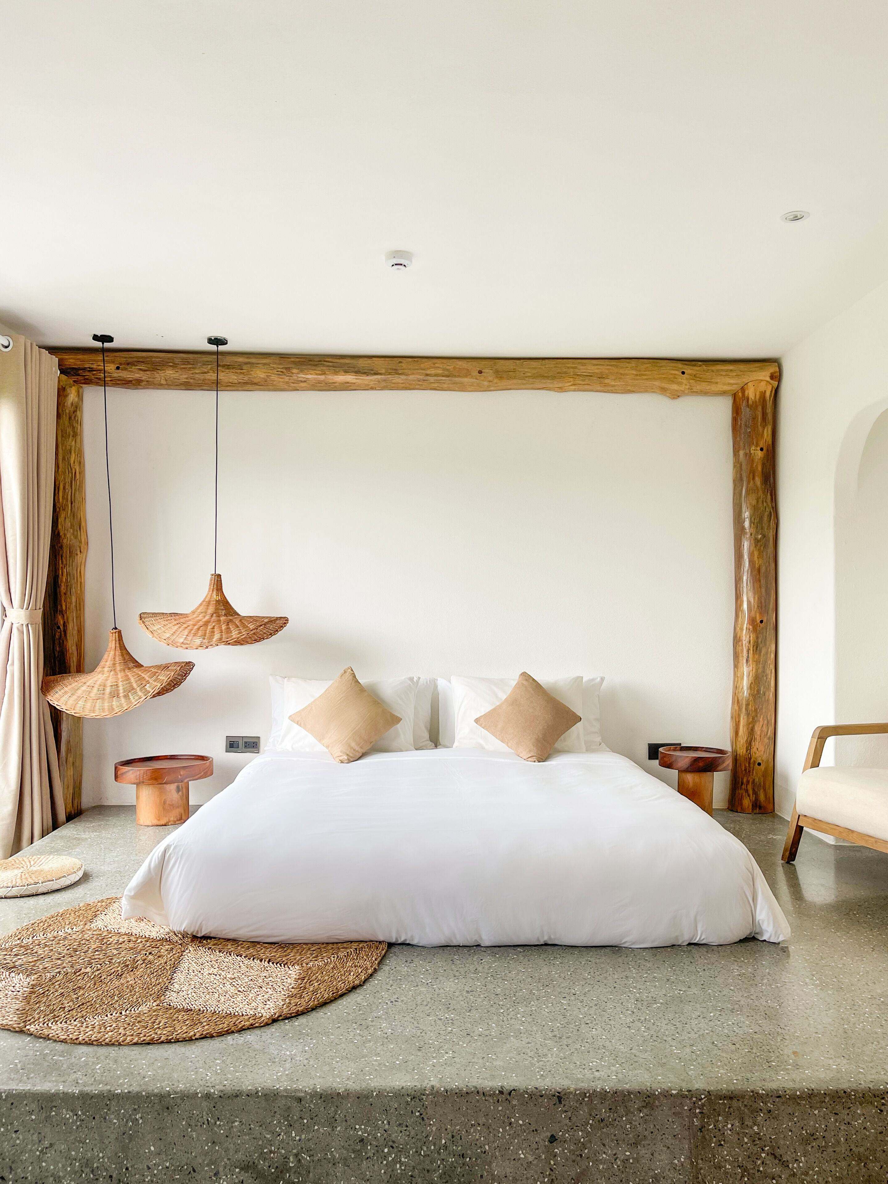 Deluxe Double Room, 1 King Bed, Mountain View, Beachside | Premium bedding, down duvets, free minibar items, in-room safe