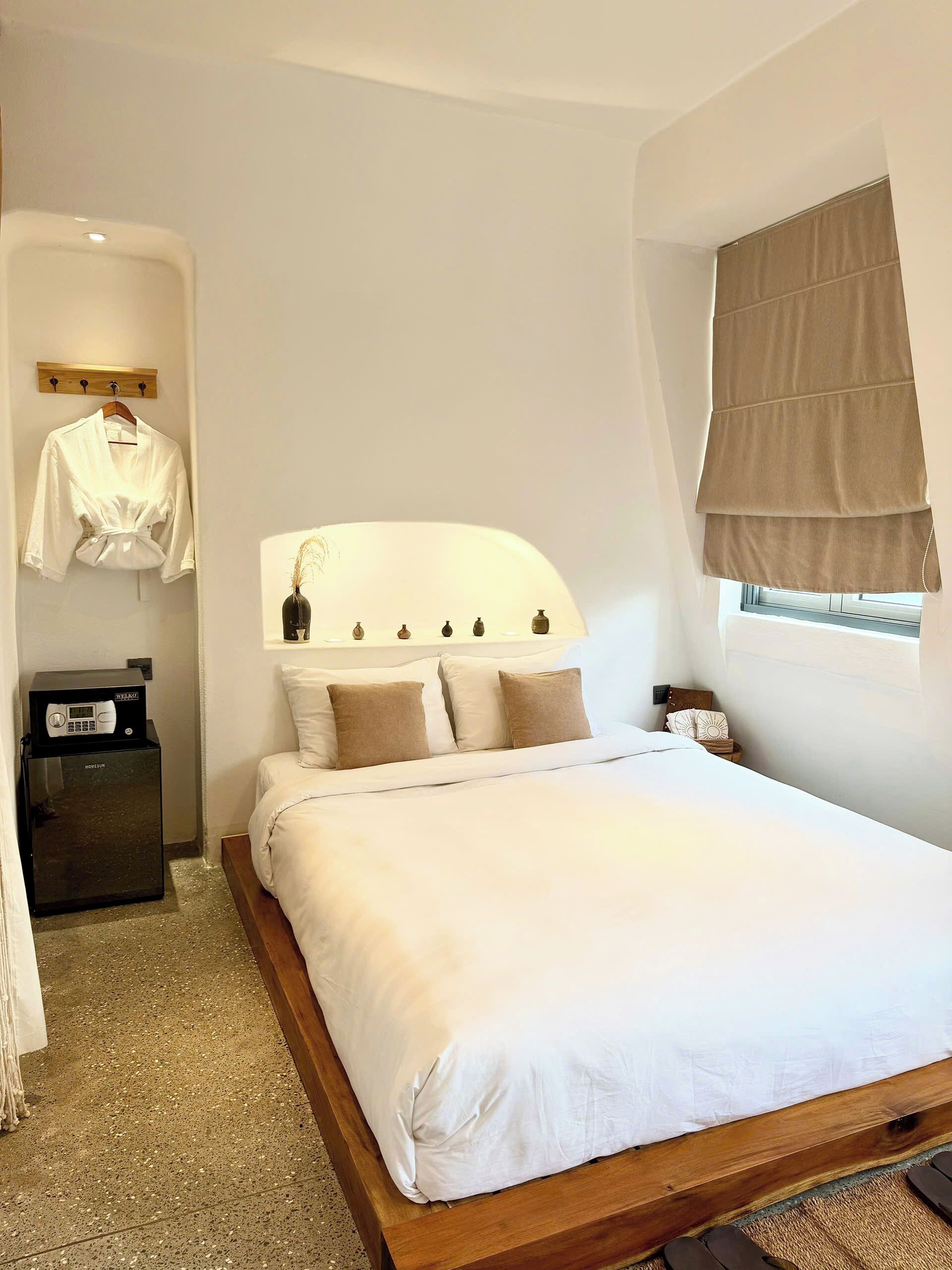 Signature Double Room, 1 Queen Bed, Beachside | Premium bedding, down comforters, free minibar items, in-room safe