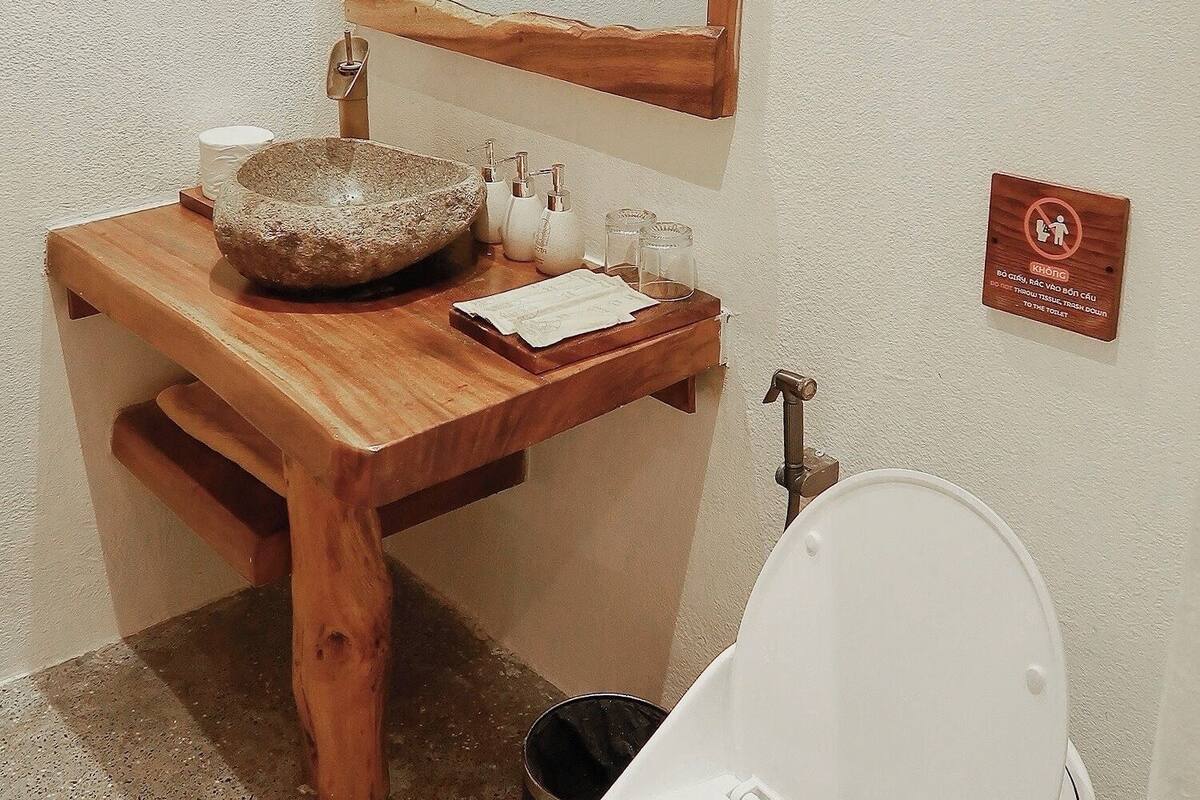 Signature-Doppelzimmer, 1 Queen-Bett, am Strand | Badezimmer | Haartrockner, Bademäntel, Hausschuhe, Bidet