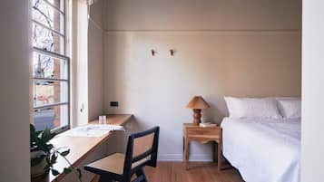 1 habitación, tabla de planchar con plancha, wifi gratis y ropa de cama