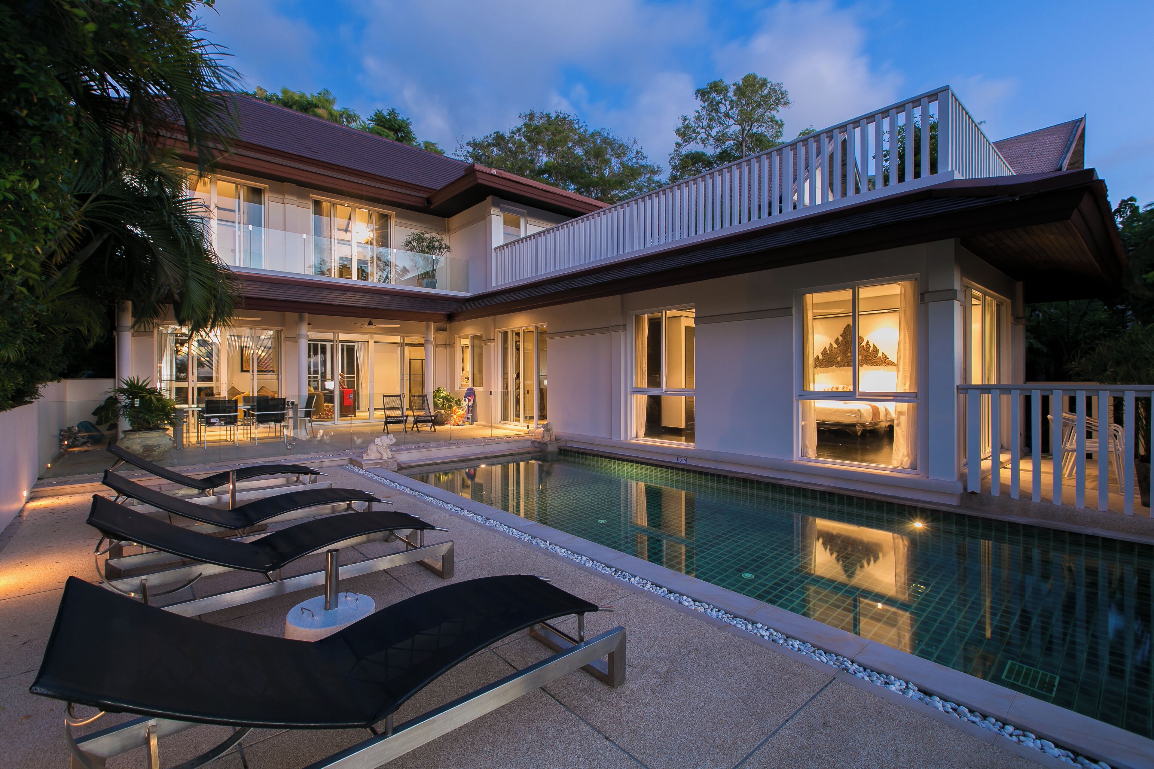 Vista frontal de la propiedad