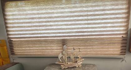 Comfortable Guest RV w/EV charger. Semi Rural Area