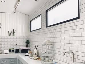 Fridge, microwave, stovetop, electric kettle