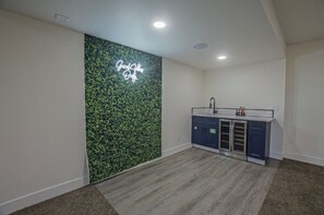 Interior - Rustic retreat for the whole family! HOT TUB, game room. SLEEPS 16+ Valley VIEWS (Ellensburg)