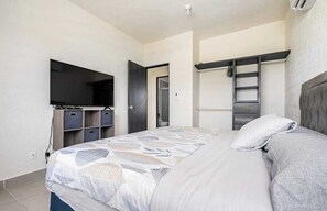 3 bedrooms, iron/ironing board, free WiFi, bed sheets