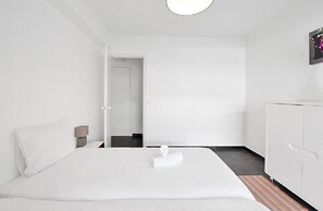 3 bedrooms, iron/ironing board, internet, bed sheets