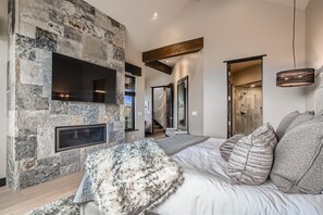 4 bedrooms, desk, iron/ironing board, travel crib - Shock Hill Overlook Gem | Gondola In/Out | VIEWS! (Breckenridge)