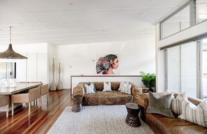 Smart TV, offices - Little Cove Luxurious Rainforest Family Villa (Noosa)