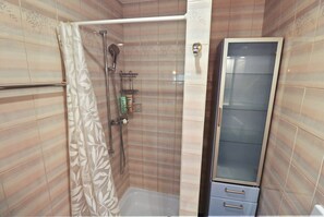 Hårføner og håndklær