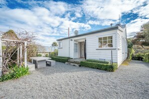 Terrace/patio - Libeau Cottage - Akaroa Holiday Home (Akaroa)