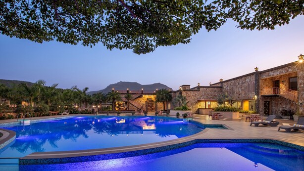 Outdoor pool - Vikrama Heritage Resort Pavagadh (Halol)