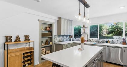 Newly Furnished Home with Secret Door & Hot Tub 5 miles to Little Italy!