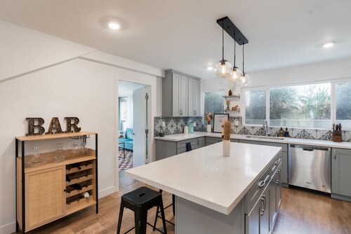 Newly Furnished Home with Hot Tub 5 miles to Little Italy!