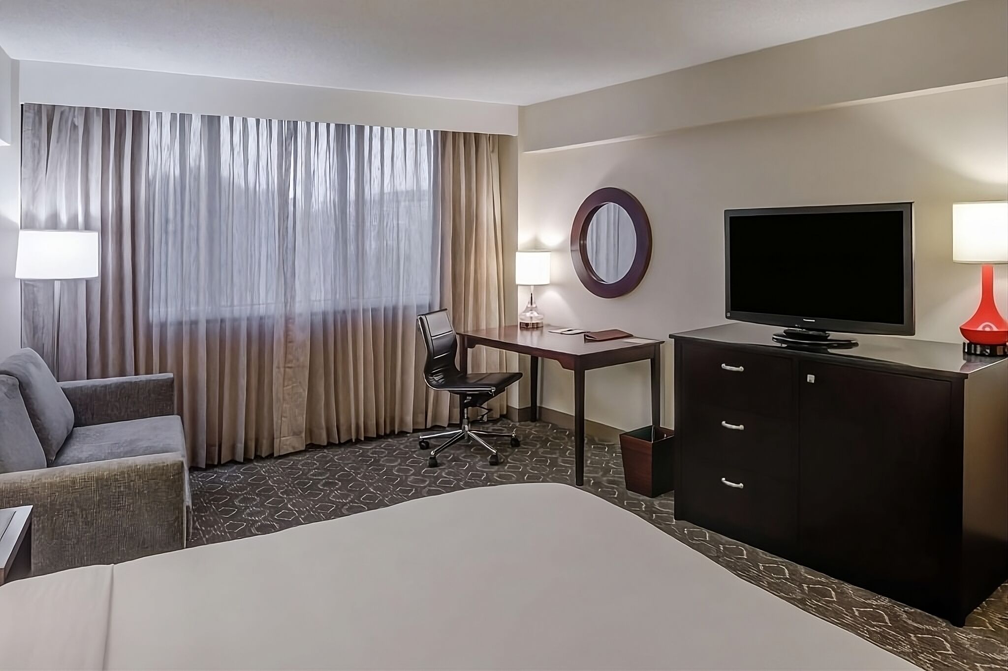 Vacation is Calling, Southern Comfort in the Heart of Atlanta! Parking, Pool!