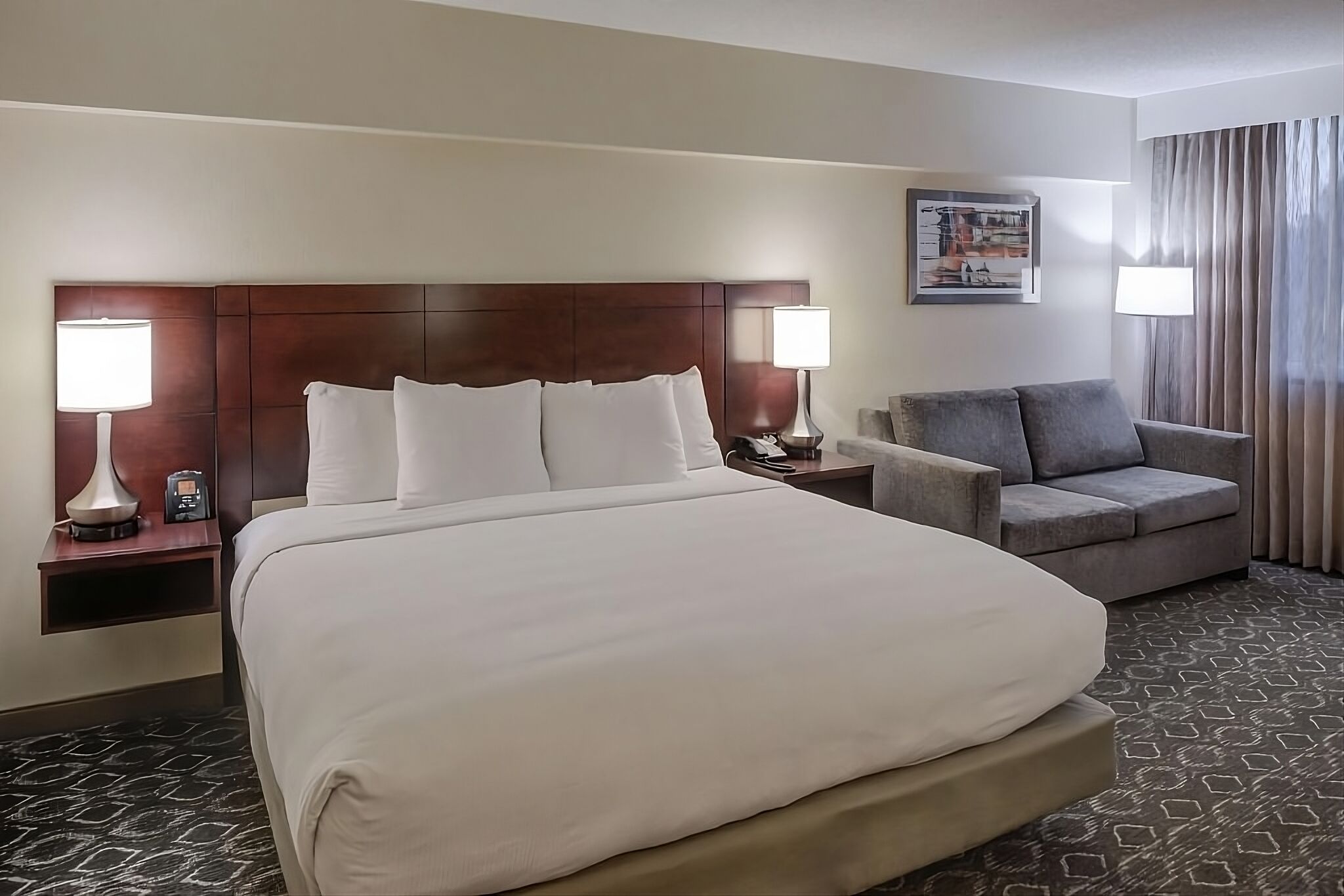 Come Create Memories w/ Fun-filled Adventures at this Paradise! Parking, Pool!