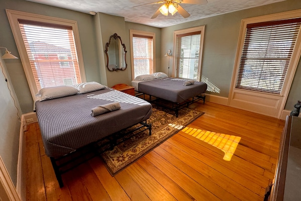 5 Schlafzimmer, BĂŒgeleisen/BĂŒgelbrett, WLAN, BettwĂ€sche