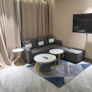 Living area - 1Euphoria 2min to Walking st and Casino. Brand new. Great pool, gym. Netflix  (Angeles)